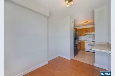 285 Aycrigg Avenue 19F #19F, Passaic, NJ 07055 - Photo 14