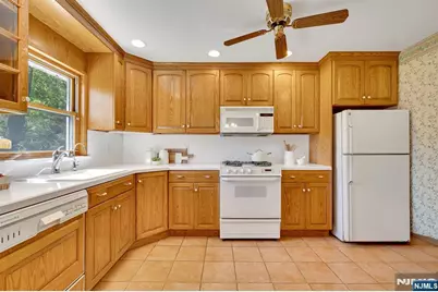 287 Jackson Avenue, Rutherford, NJ 07070 - Photo 10