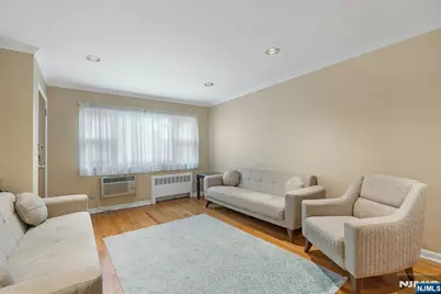 201 Oakdene Place D1 #D1, Cliffside Park, NJ 07010 - Photo 4