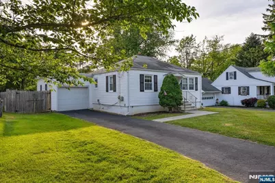 10 Lake Drive, Mendham, NJ 07945 - Photo 2