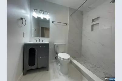 386 Village Court 2101 #2101, Fort Lee, NJ 07024 - Photo 6