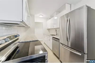 200 Winston 121 #121, Cliffside Park, NJ 07010 - Photo 2