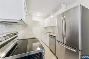 200 Winston 121, Cliffside Park, NJ 07010 - Photo 2