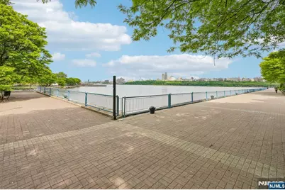 303 Stockton Court S303 #S303, Edgewater, NJ 07020 - Photo 30