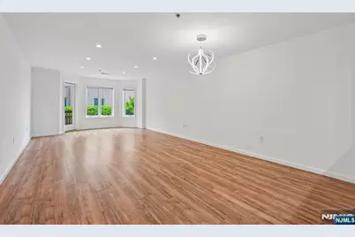 303 Stockton Court S303 #S303, Edgewater, NJ 07020 - Photo 2