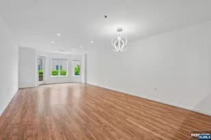 303 Stockton Ct, Edgewater, NJ 07020 - Photo 2