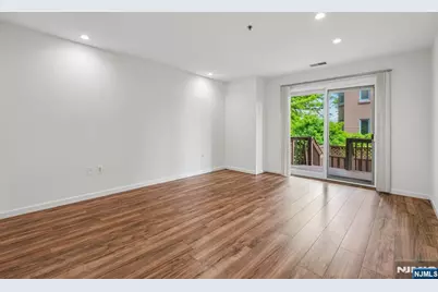 303 Stockton Court S303 #S303, Edgewater, NJ 07020 - Photo 12
