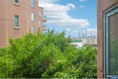 303 Stockton Court S303 #S303, Edgewater, NJ 07020 - Photo 22