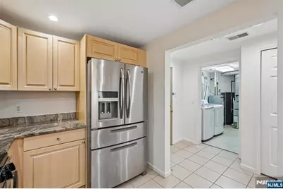 303 Stockton Court S303 #S303, Edgewater, NJ 07020 - Photo 10