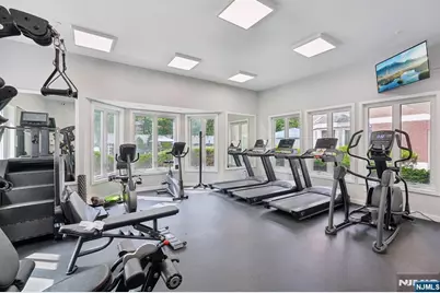 303 Stockton Court S303 #S303, Edgewater, NJ 07020 - Photo 34