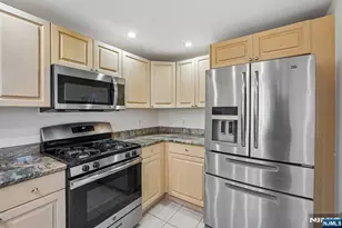 303 Stockton Ct, Edgewater, NJ 07020 - Photo 8
