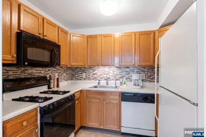 81 Park Edge 2K #2K, Berkeley Heights Township, NJ 07922 - Photo 4