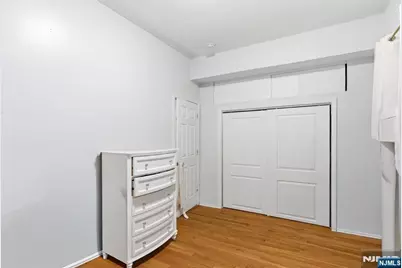 161 Seaview Avenue, Jersey City, NJ 07305 - Photo 10