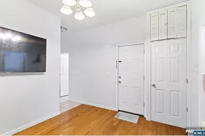 161 Seaview Avenue, Jersey City, NJ 07305 - Photo 8