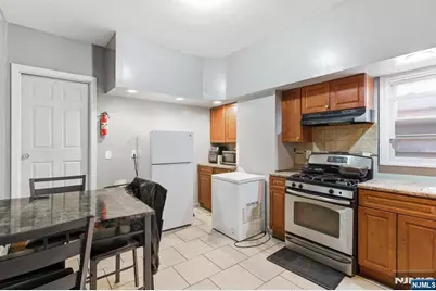 161 Seaview Avenue, Jersey City, NJ 07305 - Photo 18