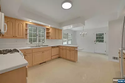 229 Allison Court, Englewood, NJ 07631 - Photo 10