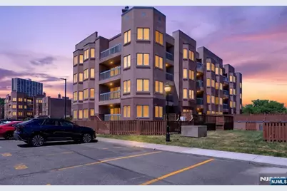502 Livingston Court N502 #N502, Edgewater, NJ 07020 - Photo 2