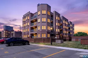 502 Livingston Ct N502, Edgewater, NJ 07020 - Photo 2