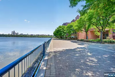 502 Livingston Court N502 #N502, Edgewater, NJ 07020 - Photo 24