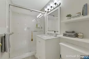 2000 Linwood 14 0, Fort Lee, NJ 07024 - Photo 8