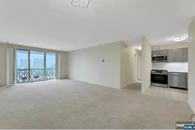 2000 Linwood 14 0 #14 0, Fort Lee, NJ 07024 - Photo 10