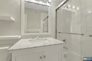 2000 Linwood 14 0, Fort Lee, NJ 07024 - Photo 26