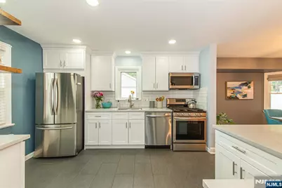 384 Essex Avenue, Bloomfield, NJ 07003 - Photo 16