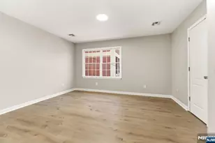 18 Kinney St, Newark, NJ 07102 - Photo 8