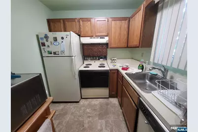 2 Grand Avenue 4 #4, Hawthorne, NJ 07506 - Photo 8