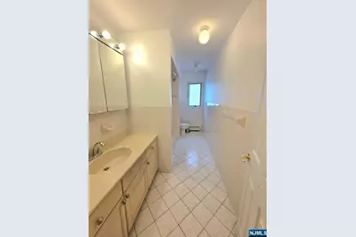 560 Studio Road 2nd Floor #2nd floor, Ridgefield, NJ 07657 - Photo 8