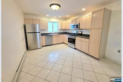 560 Studio Road 2nd Floor #2nd floor, Ridgefield, NJ 07657 - Photo 2