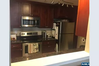 38 Garden Place 141 #141, Edgewater, NJ 07020 - Photo 4