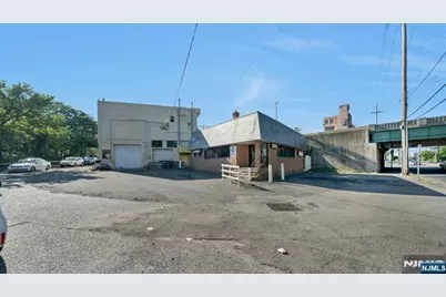 800 Grand Avenue >incls Liquor L #>INCLS LIQUOR L, Ridgefield, NJ 07657 - Photo 4