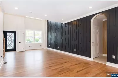 28 Tamboer Avenue, Clifton, NJ 07013 - Photo 4