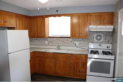 208 Bergen Boulevard 3 #3, Fairview, NJ 07022 - Photo 2