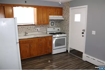 208 Bergen Boulevard 3 #3, Fairview, NJ 07022 - Photo 6