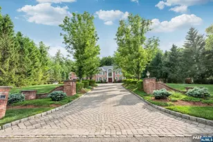 68 Bramshill Dr, Mahwah, NJ 07430 - Photo 2