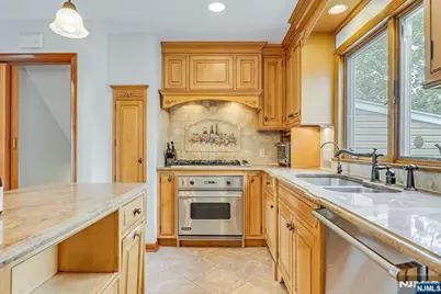 670 Swathmore Lane, Paramus, NJ 07652 - Photo 12