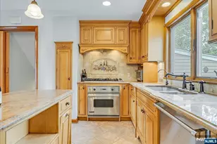 670 Swathmore Ln, Paramus, NJ 07652 - Photo 12