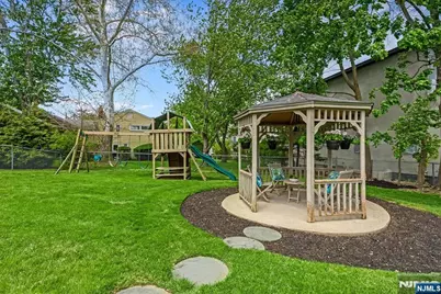 670 Swathmore Lane, Paramus, NJ 07652 - Photo 42
