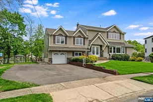 670 Swathmore Ln, Paramus, NJ 07652 - Photo 2