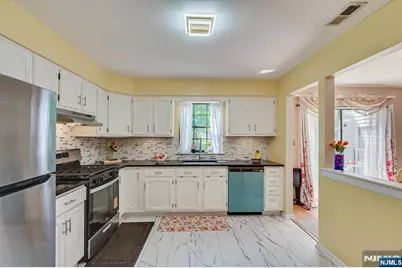 1402 Maplecrest Road 1402 #1402, Edison, NJ 08820 - Photo 22