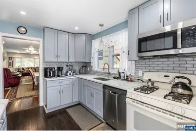 54 Bedford Avenue, Teaneck Township, NJ 07666 - Photo 10