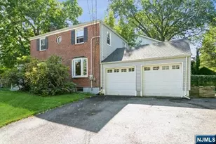 26 Pleasant Ave, Tenafly, NJ 07670 - Photo 2