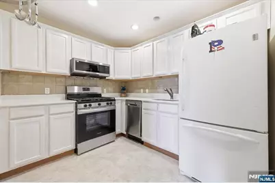 39 Union Street 402 #402, Hackensack, NJ 07601 - Photo 4