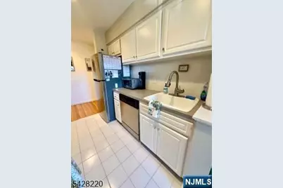 605 Grove Street D4 #D4, Clifton, NJ 07013 - Photo 8
