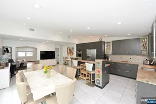 39-22 Vanore Dr, Fair Lawn, NJ 07410 - Photo 4