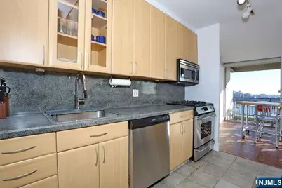 4 Horizon Road 1027 #1027, Fort Lee, NJ 07024 - Photo 16