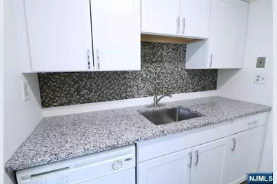 1600 Center Avenue 1E #1E, Fort Lee, NJ 07024 - Photo 6