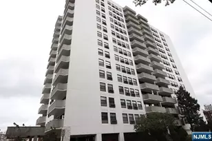 1600 Center Ave 1E, Fort Lee, NJ 07024 - Photo 2